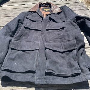 TIMBERLAND MENS BLACK SAFARI LOOK  SZ MED. Men's Black Jacket with Brown Collar